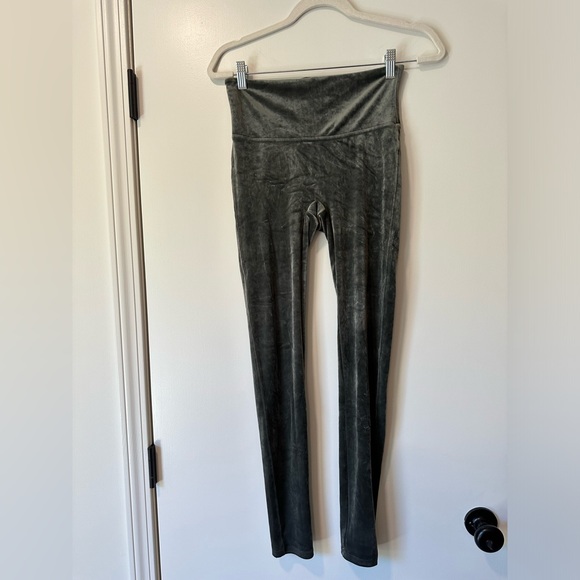 SPANX Velvet Leggings in Dark Palm, size Medium - Picture 4 of 9